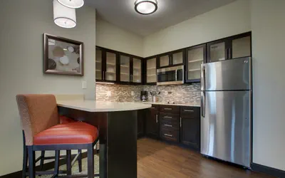 Photo 2 - 1 Bdrm Suite 2 Bed Other Nonsmoking