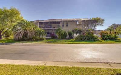 Photo 3 - Spacious 7 Bedroom Home Close to Disney