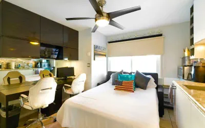 Photo 3 - 1 bedroom con with free parking!