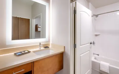 Photo 4 - 1 Bdrm Suite 1 King Nonsmoking