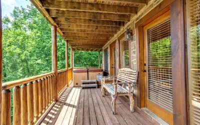 Photo 5 - 2 Bedroom Cabin for 8