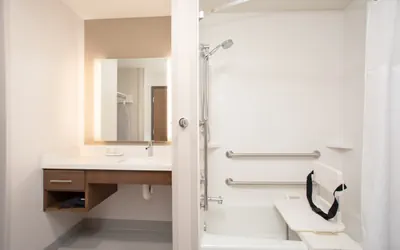 Photo 3 - Studio Ste 2 Qn Accessible Tub Nosmk