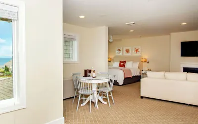 Photo 3 - Suite | Corner Oceanview Junior King