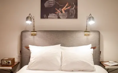 Photo 3 - Interior Queen
