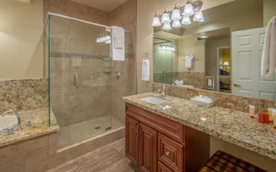 Photo 5 - 2 Bedroom Villa with 1 King and 1 Queen