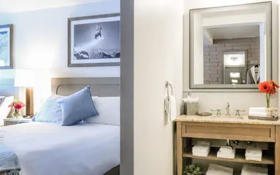 Photo 3 - GR | Double Queen Room with Balcony