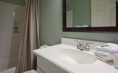 Photo 4 - Queen Suite for 2