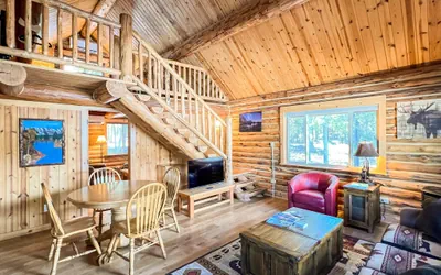 Photo 3 - Cozy log cabin with fireplace and jacuzzi tub, close to skiing