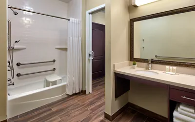 Photo 5 - 1 Bdrm 2 Qn Mobility Access Tub Nosmk