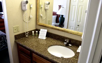 Photo 5 - 2 Bedroom 1 Queen 2 Dbl Beds Nonsmoking