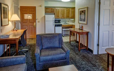 Photo 2 - 2 Bedroom Suite With 1 King And 1 Queen