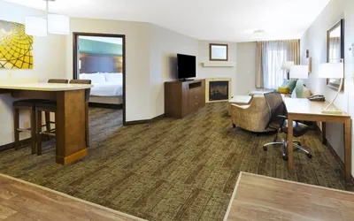 Photo 2 - 1 Queen Bed 1 Bedroom Suite Nonsmoking