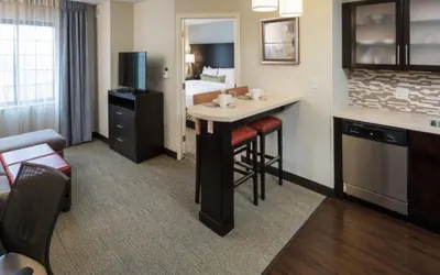 Photo 2 - 1 Bdrm Suite 1 King Nonsmoke