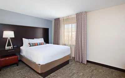 Photo 3 - 1 Bedroom Suite 1 Queen Conference Style