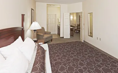 Photo 3 - 2 Bdrm Suite 1 King 2 Queen Nonsmoking