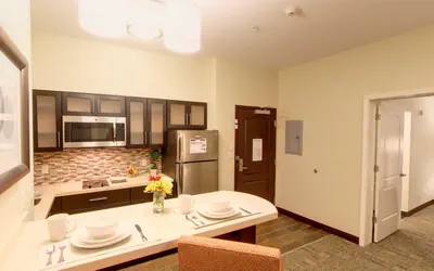 Photo 2 - 2 Bdrm Suite 1 King 2 Dbl Nonsmoke