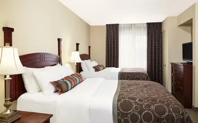 Photo 5 - 2 Bdrm Suite 1 King 2 Queens Nonsmoking