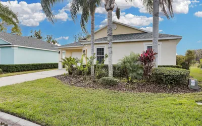 Photo 2 - Serene 4 bed home with lake and conservation views