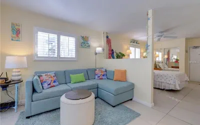Photo 3 - 2 Bedroom Waterfront Pool Side!