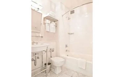 Photo 4 - DR | Deluxe Queen Room