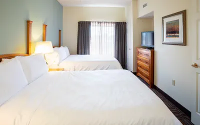 Photo 4 - 2 Bdrm Ste 1 Queen 2 Dbl Beds Nonsmoking