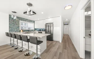 Photo 5 - 2 bedroom con with free parking!