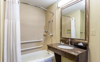 Photo 3 - 1 Bed Hear Mobility Accessible Tub Nosmk