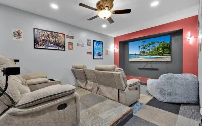 Photo 2 - Peaceful 5BR with Private Pool & Hot Tub-Disney