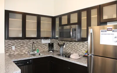 Photo 2 - 1 Bdrm Suite 1 King Nonsmoke