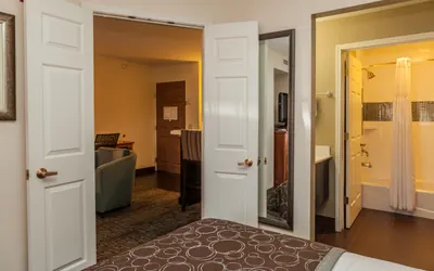 Photo 4 - 2 Bedroom 1 King 1 Queen