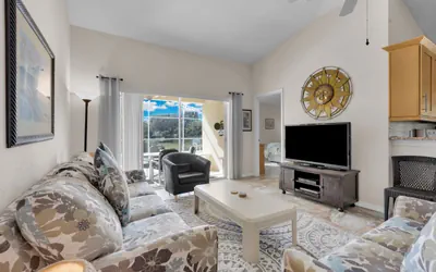 Photo 5 - Serene 4 bed home with lake and conservation views