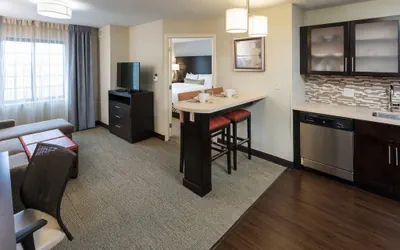 Photo 2 - 1 Bdrm Suite 1 King Nonsmoke