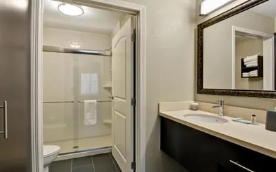 Photo 4 - 2 Bdrm Suite 1 Queen 2 Dbl Nonsmoke