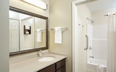 Photo 3 - Studio Suite 1 Queen Bed Nonsmoking