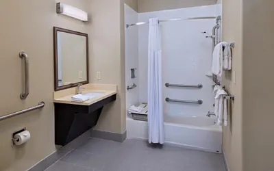 Photo 4 - 2 Bdrm 2 Bath Mobil Accessible Tub Nosmk