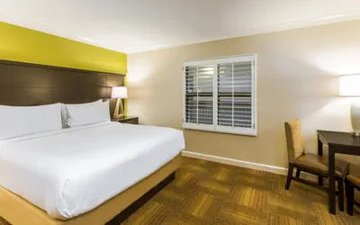 Photo 4 - 1 Bedroom Suite 1 King Bed Nonsmoking