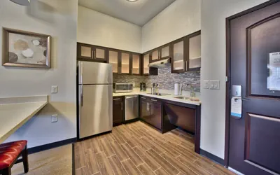 Photo 2 - Studio Suite 1 King Nonsmoke