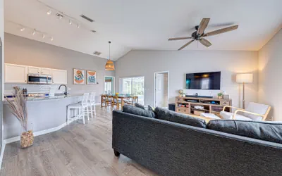 Photo 4 - Family friendly 4 bed home / quiet gated community