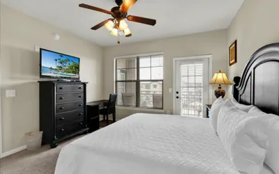 Photo 4 - Beautiful 3BR 3BA Pool View Condo