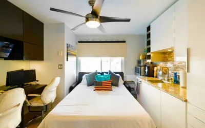 Photo 2 - 1 bedroom con with free parking!