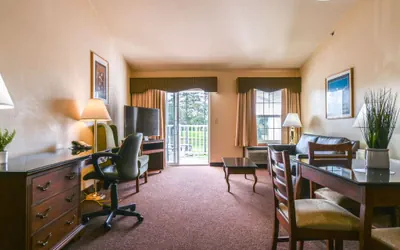 Photo 2 - Premier Queen Suite for 6