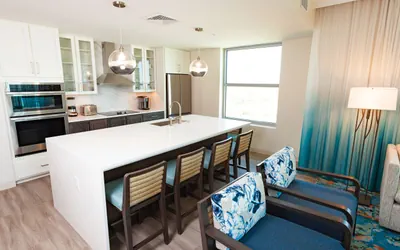 Photo 3 - 3BR Hotel Room (Signature)