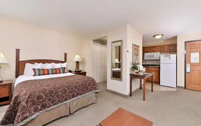 Photo 5 - 1 Queen Bed Studio Suite Nonsmoking