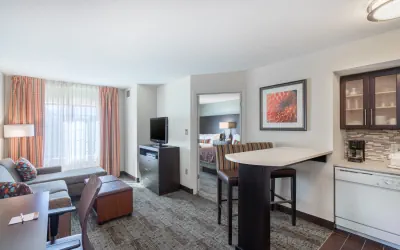 Photo 2 - 2 Bdrm Suite 1 Queen 2 Dbls Nonsmoking