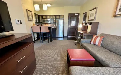 Photo 3 - 1 Bdrm Suite 2 Bed Other Nonsmoking