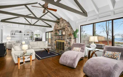 Photo 2 - XXX 3 Bed + 2.5 Bath House Norton