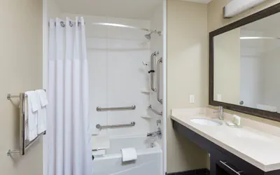 Photo 3 - 1 Bdrm 1 Kng Hear Mobil Access Tub Nosmk