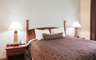 Photo 3 - 2 Bdrm Suite 1 King Bed Nonsmoking