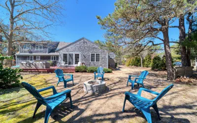 Photo 5 - 4 Bed + 3 Bath