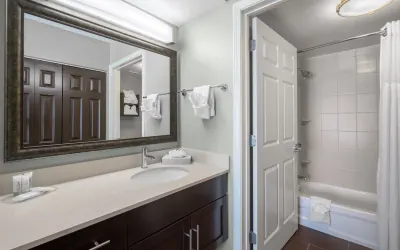 Photo 5 - 2 Bdrm Suite 1 Queen 2 Dbls Nonsmoking